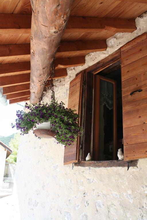 Chambre D'Hotes La Romarine Barnave Ngoại thất bức ảnh